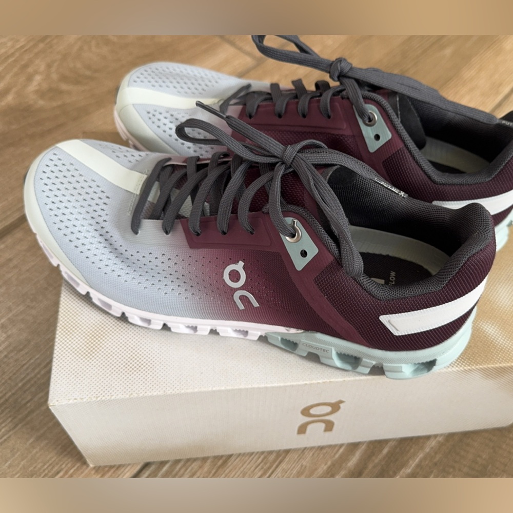 Women’s Cloudflow running shoes size 9